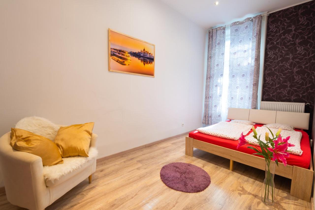 Standard Apartment By Hi5 - West End Center Budapest Exterior photo